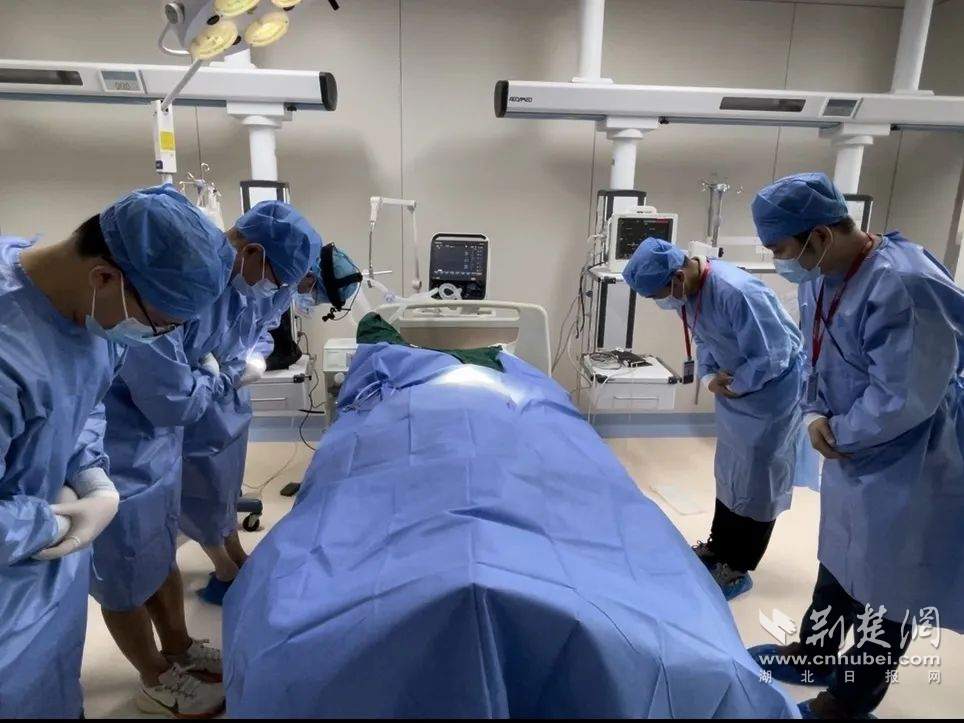 不幸的是，一个22岁的送货员已经死亡。在Uhan大